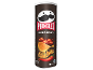 Pringles Hot & Spicy πατατάκια σε καφέ σωλήνα, με φωτιά και τσίλι.