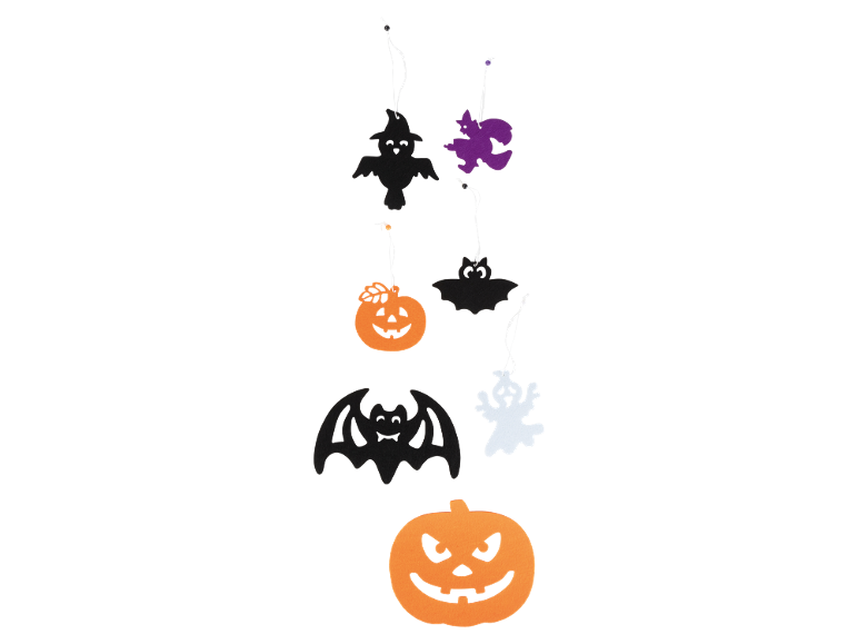 Διακοσμήσεις Halloween από τσόχα, συμπεριλαμβανομένων κολοκυθών, νυχτερίδων, φαντασμάτων και μαγισσών.