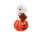 Κερί Halloween με φάντασμα που κρατά πινακίδα 'Trick or Treat', καθισμένο σε κολοκύθα.