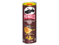 Τσιπς Pringles Flame Grilled Steak σε καφέ συσκευασία με εικόνα μπριζόλας.
