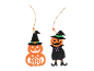 Ξύλινες διακοσμήσεις Halloween σε σχήμα κολοκύθας, η μία με καπέλο μάγισσας και η άλλη με κείμενο 'BOO'.