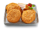 Παναρισμένα κοτόπουλα Cordon Bleu σε δίσκο, ένα κομμένο που αποκαλύπτει ζαμπόν και τυρί.