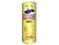 Τσιπς Pringles Cheesy Cheese σε κίτρινο κύλινδρο με κομμάτια τυριού.