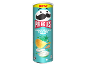 Τσιπς Pringles Cream Cheese & Herbs σε τιρκουάζ συσκευασία με τον Mr. P.