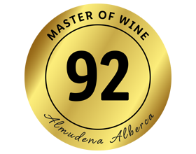 Χρυσή σφραγίδα με τις λέξεις «MASTER OF WINE» και «Almudena Alberca» και τον αριθμό 92.