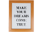 Κορνιζαρισμένη εικόνα με τη φράση 'MAKE YOUR DREAMS COME TRUE' με μαύρα γράμματα σε λευκό.