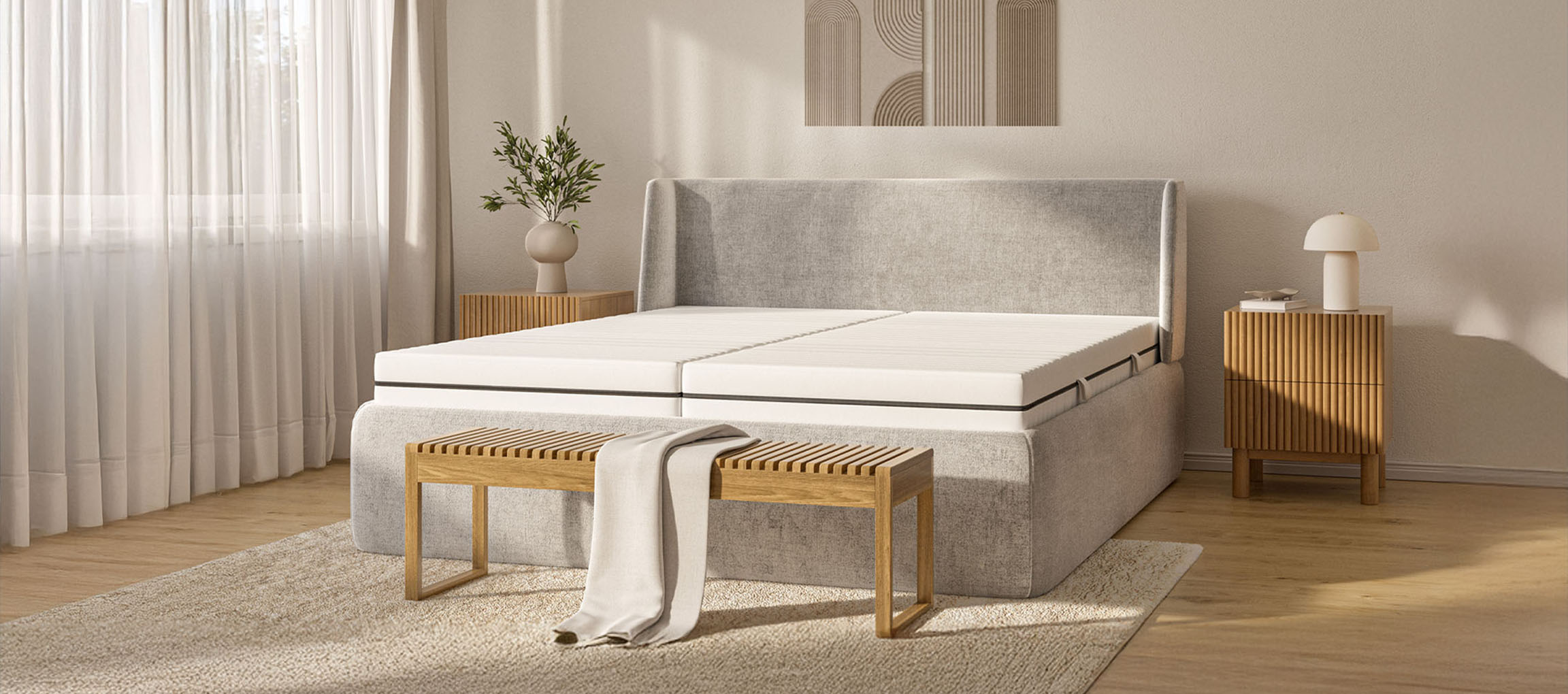 Υπνοδωμάτιο σε ουδέτερα χρώματα με κρεβάτι box spring, ξύλινο πάγκο και κομοδίνα.