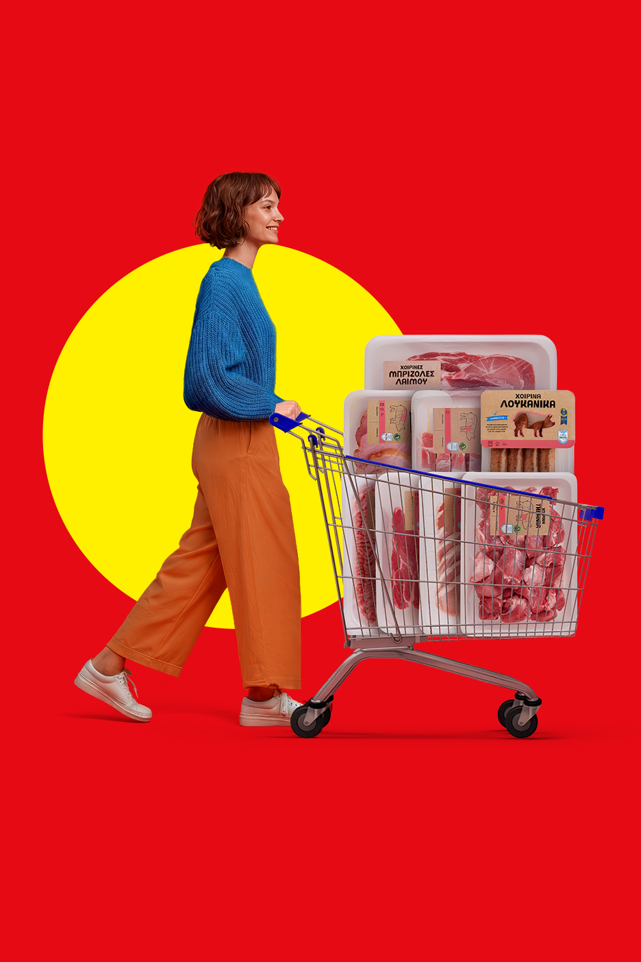 Γυναίκα σπρώχνει ένα καρότσι γεμάτο με συσκευασμένα κρέατα, όπως χοιρινές μπριζόλες και λουκάνικα.