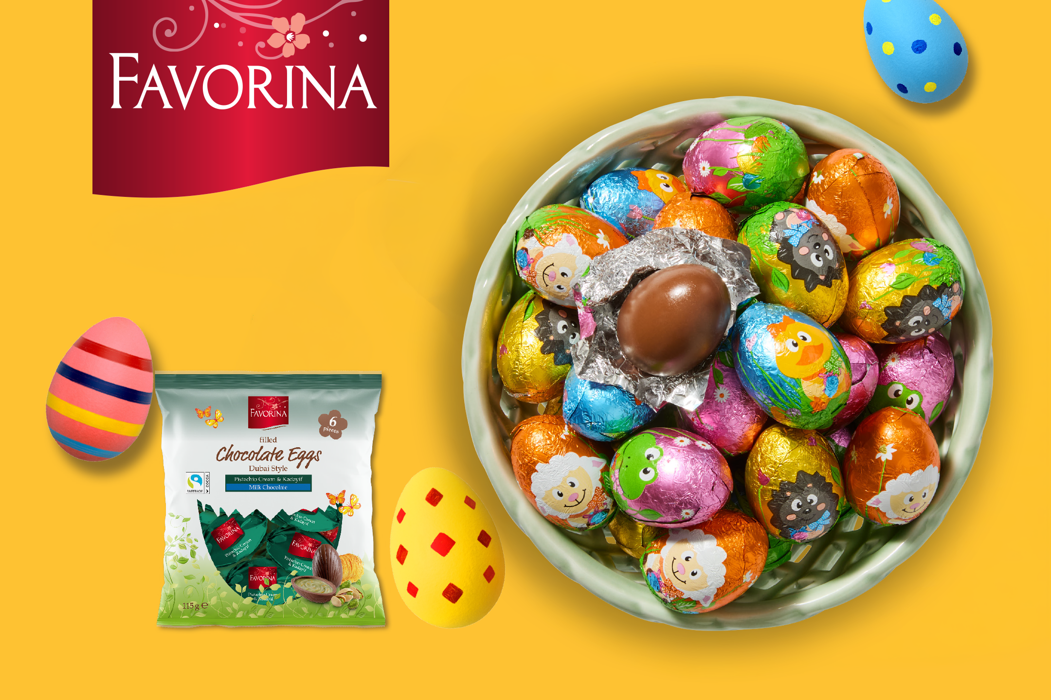 Πασχαλινά σοκολατένια αυγά σε μπολ και συσκευασία, με διακοσμημένα αυγά σε κίτρινο φόντο.